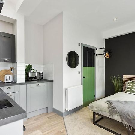 ビーストン✰Onpoint -Modern & Fresh Studio Apt Close To Centre - Convenient!✰アパートメント エクステリア 写真